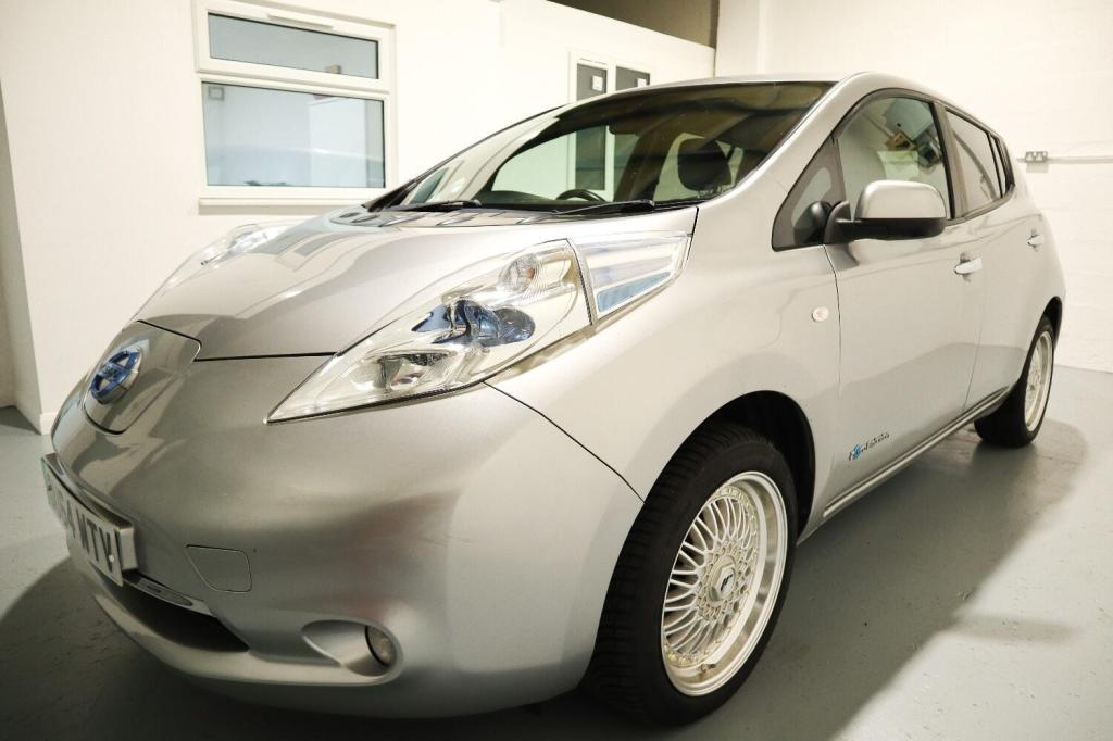 NISSAN LEAF
