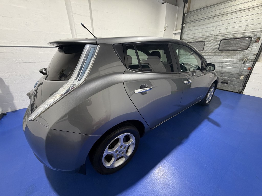NISSAN LEAF