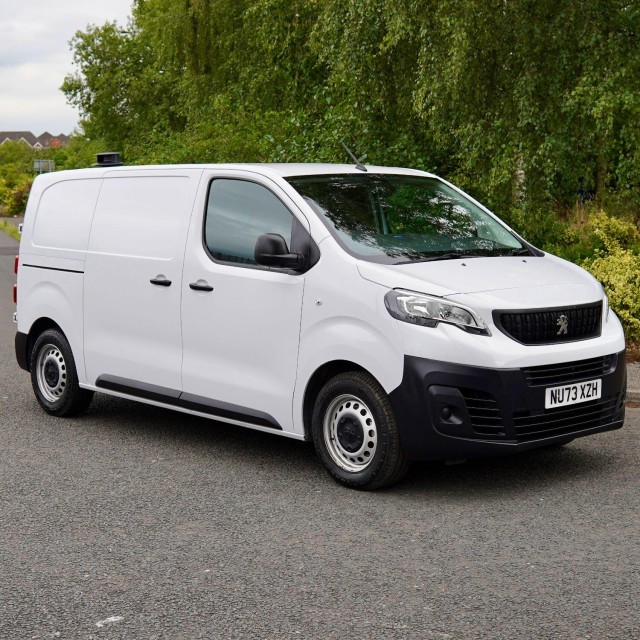 PEUGEOT EXPERT e 1200 75kWh Professional