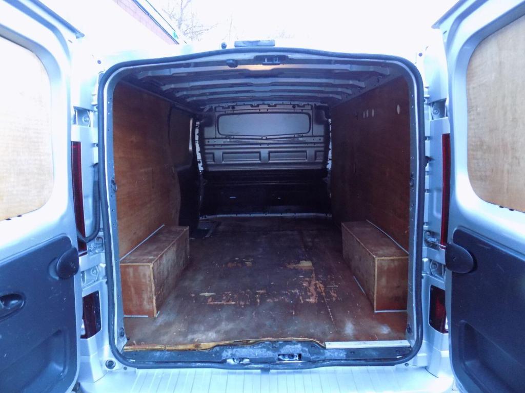 VAUXHALL VIVARO