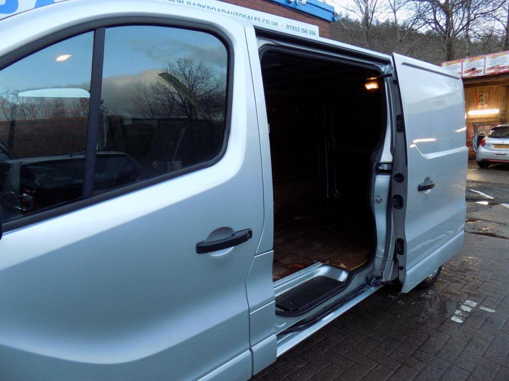 VAUXHALL VIVARO