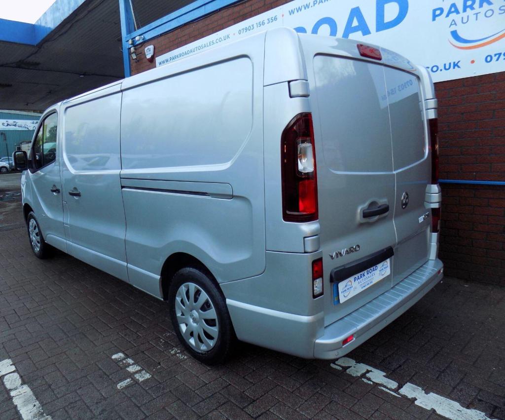 VAUXHALL VIVARO