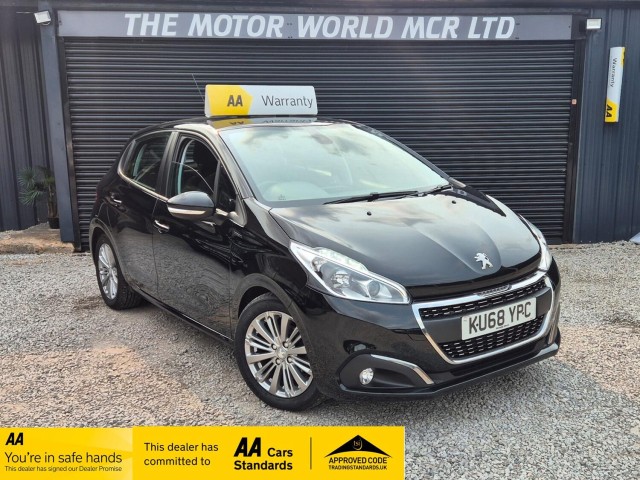 PEUGEOT 208 1.2 PureTech Signature