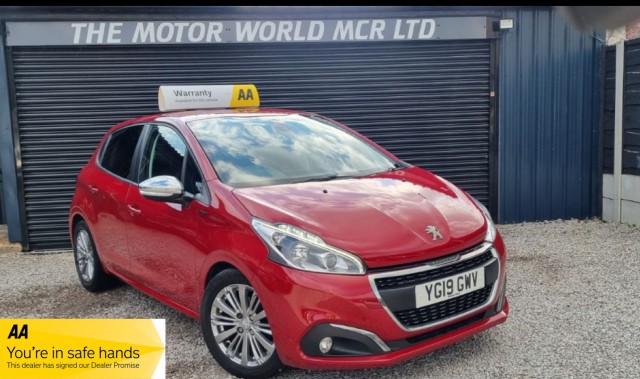 PEUGEOT 208 1.2 PureTech Signature