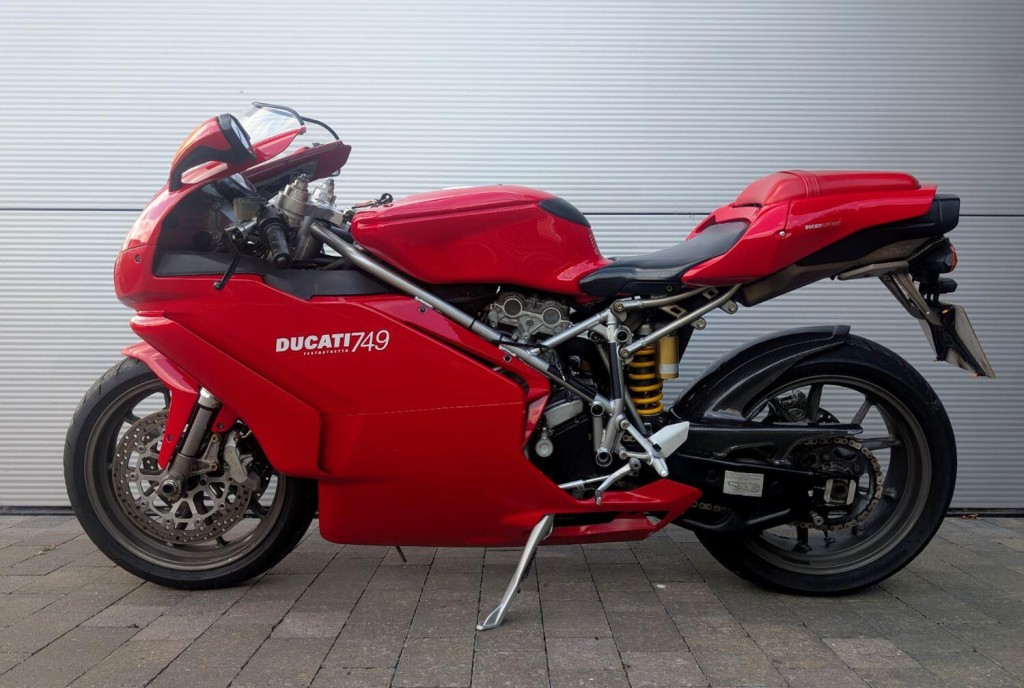 DUCATI 749
