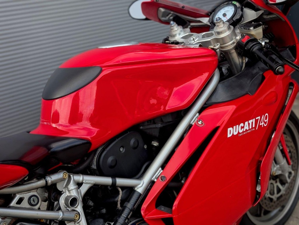 DUCATI 749