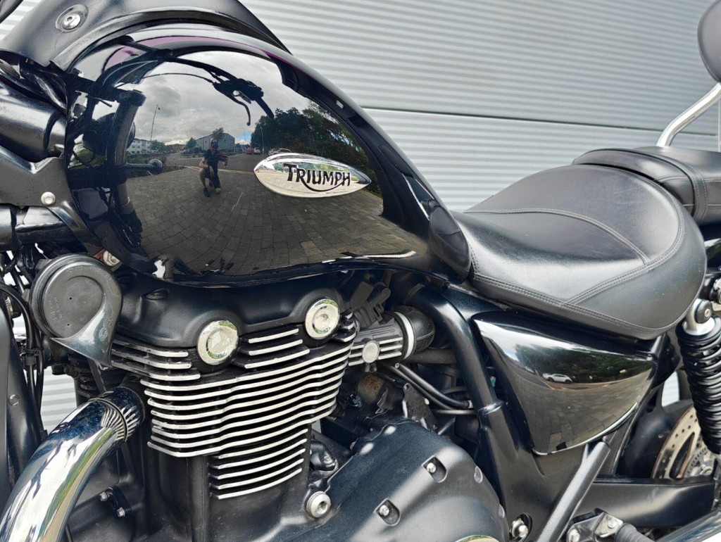 TRIUMPH THUNDERBIRD 1700