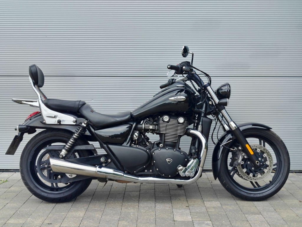 TRIUMPH THUNDERBIRD 1700