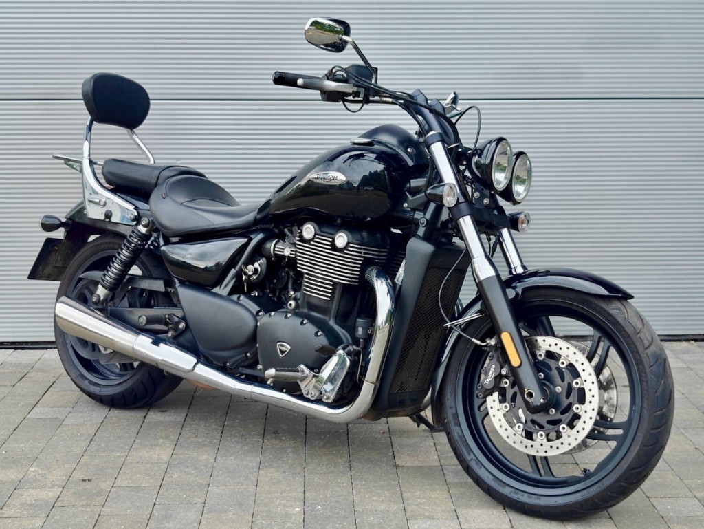 TRIUMPH THUNDERBIRD 1700