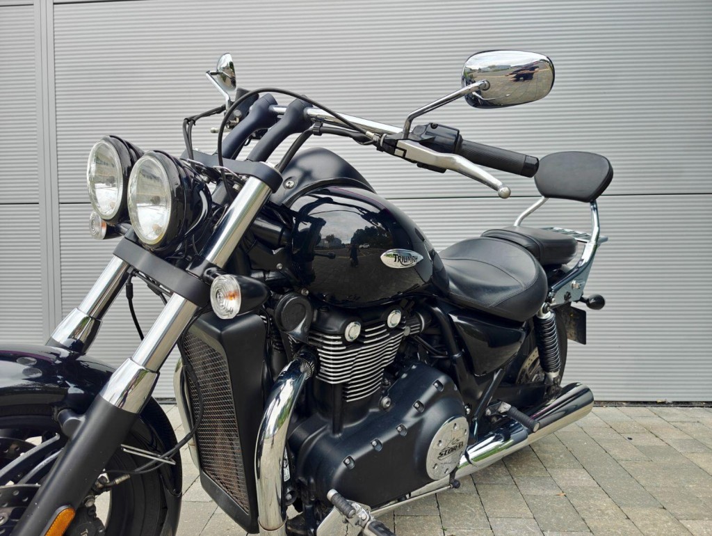 TRIUMPH THUNDERBIRD 1700