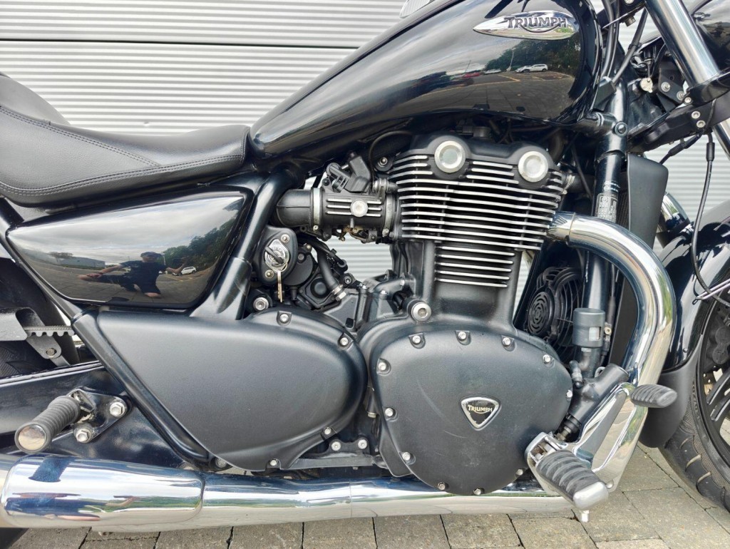 TRIUMPH THUNDERBIRD 1700
