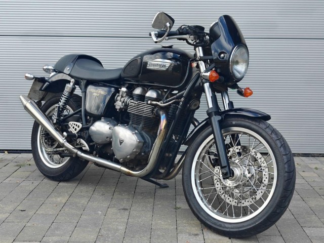 TRIUMPH THRUXTON 900