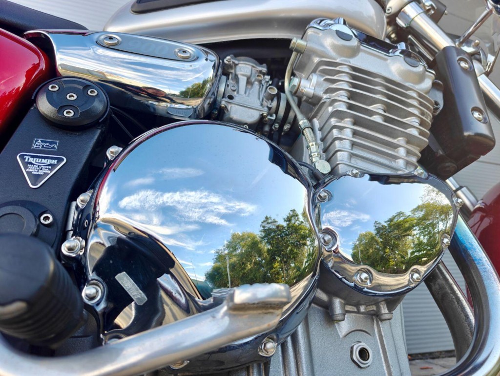 TRIUMPH THUNDERBIRD 900