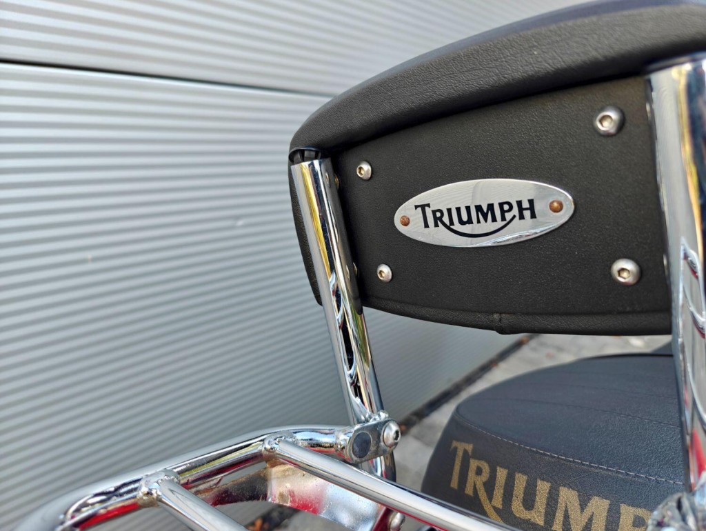 TRIUMPH THUNDERBIRD 900