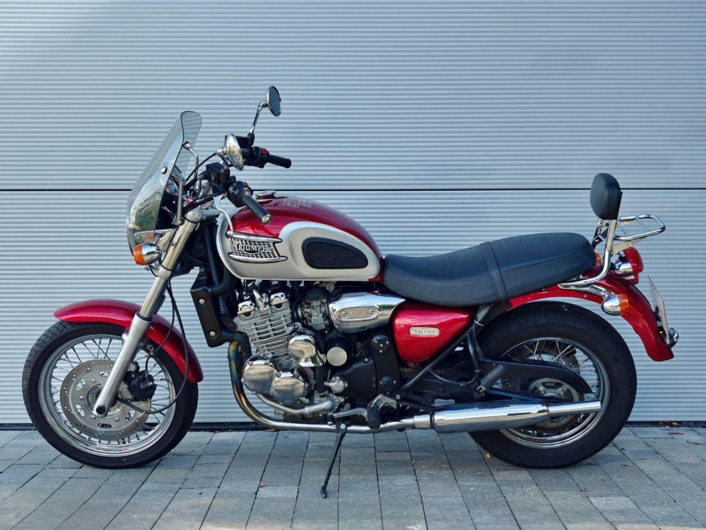 TRIUMPH THUNDERBIRD 900