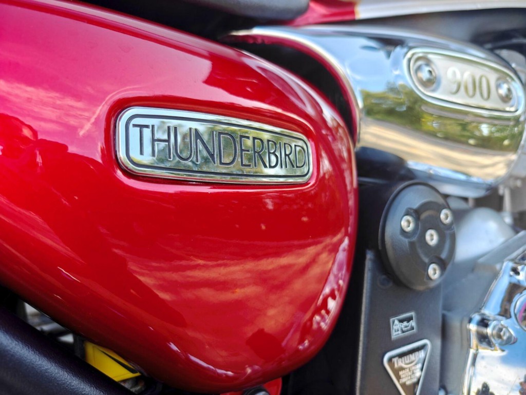 TRIUMPH THUNDERBIRD 900