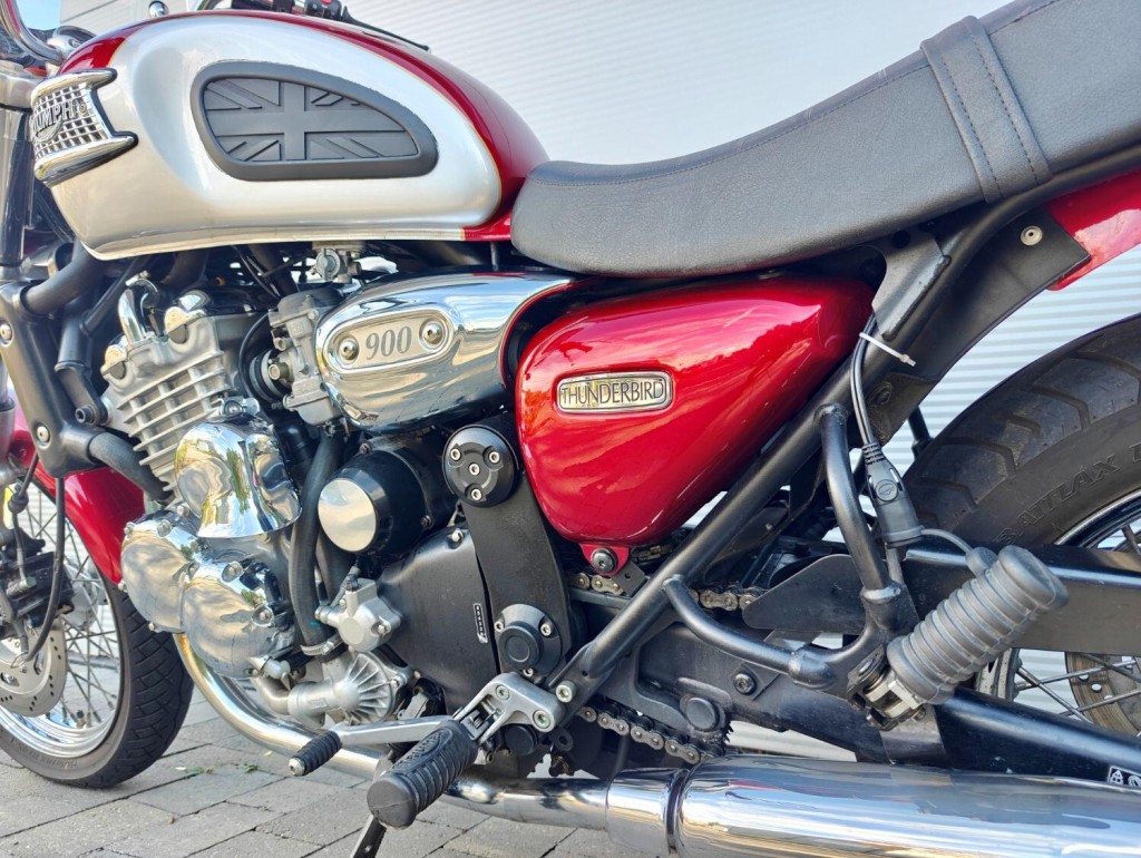 TRIUMPH THUNDERBIRD 900