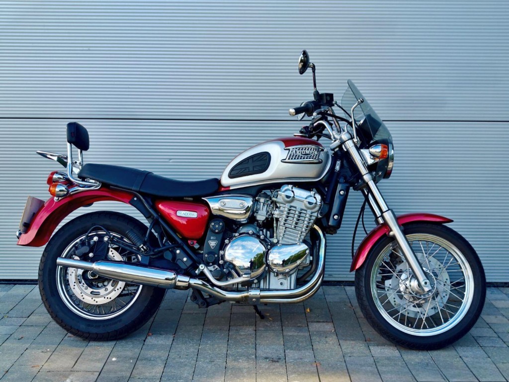 TRIUMPH THUNDERBIRD 900