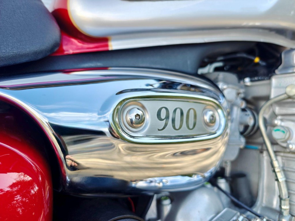 TRIUMPH THUNDERBIRD 900