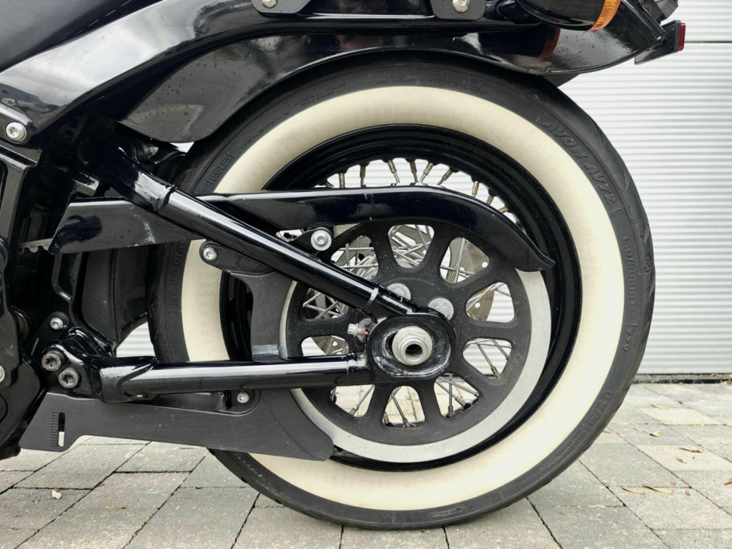 HARLEY-DAVIDSON Softail