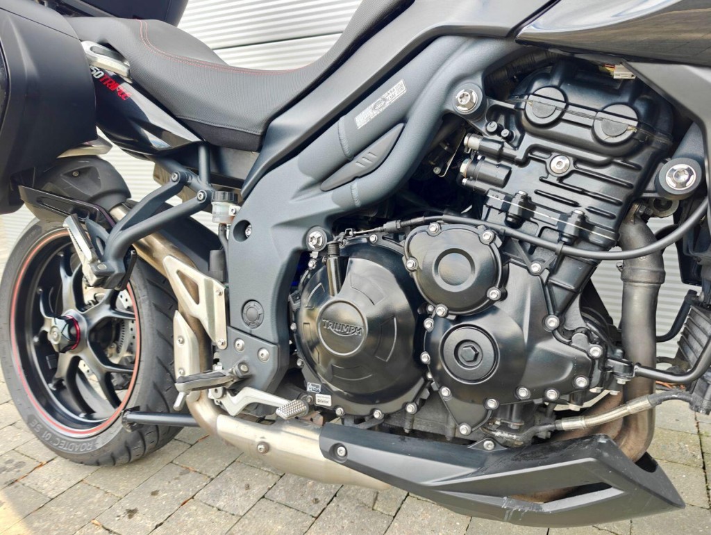 TRIUMPH TIGER 1050