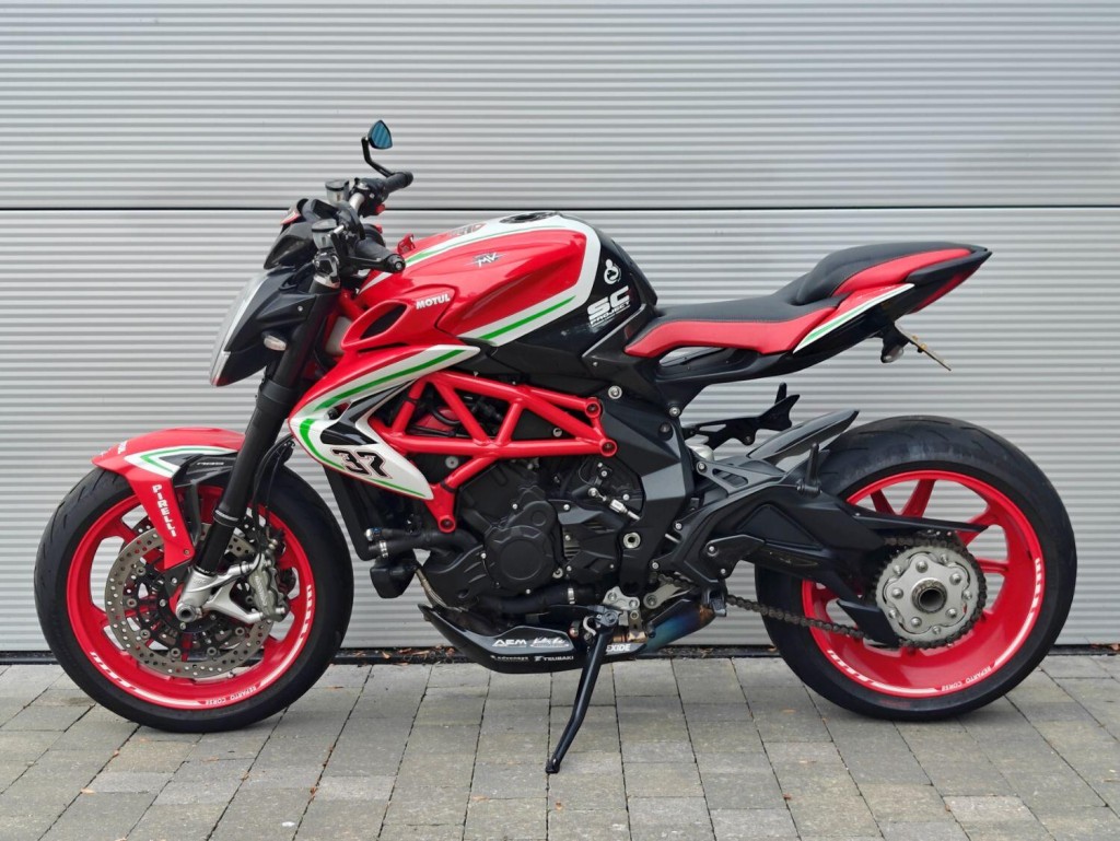 MV AGUSTA BRUTALE 800