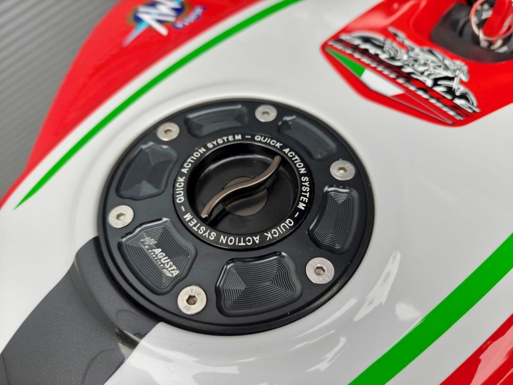 MV AGUSTA BRUTALE 800