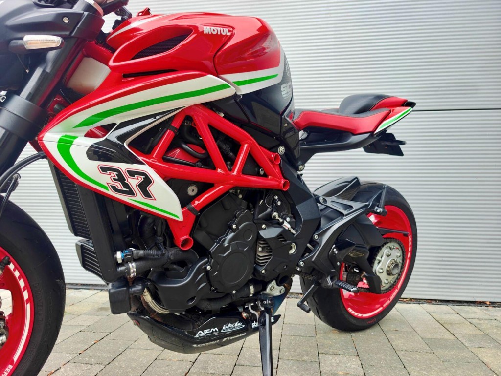 MV AGUSTA BRUTALE 800
