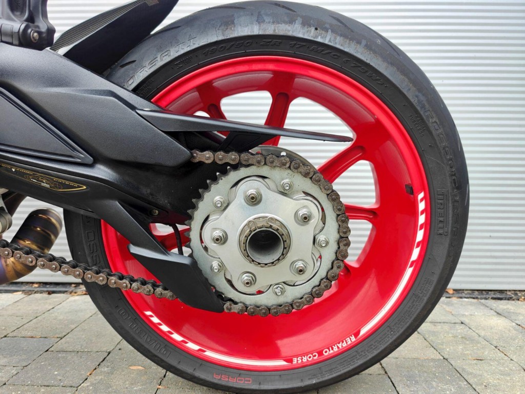 MV AGUSTA BRUTALE 800