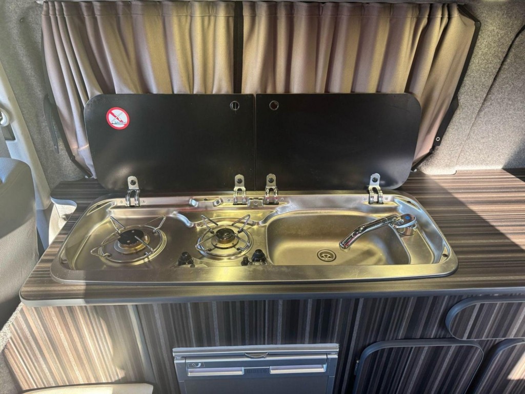 VOLKSWAGEN CAMPERVAN