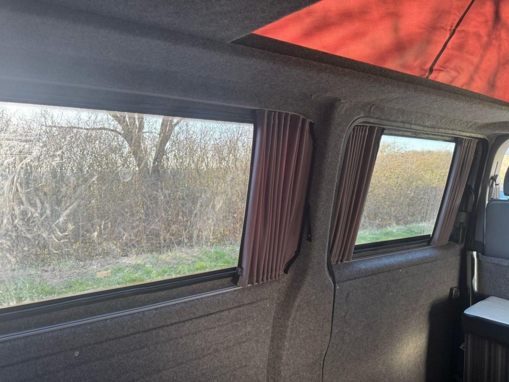 VOLKSWAGEN CAMPERVAN