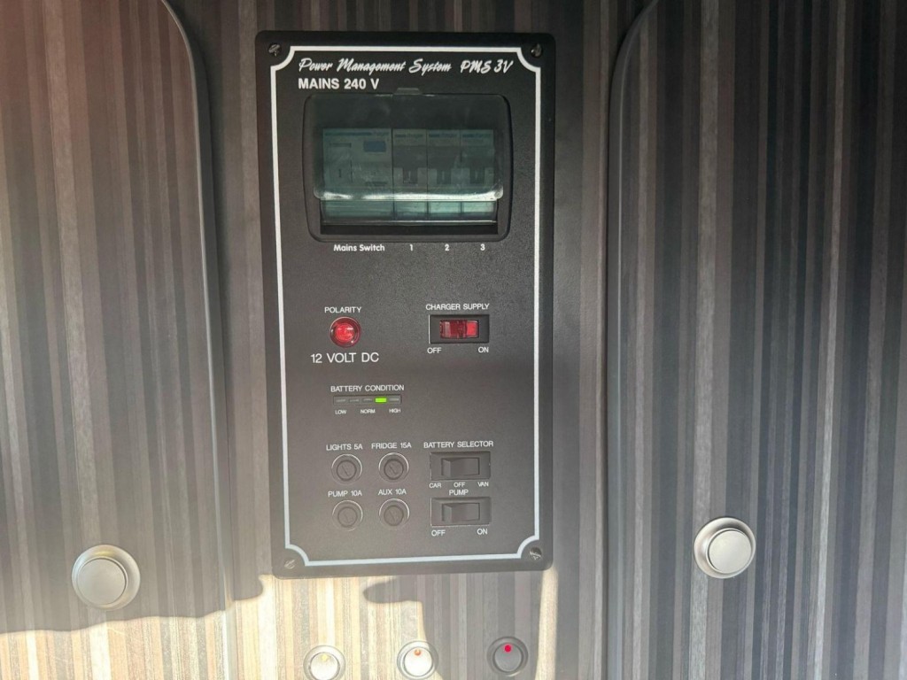 VOLKSWAGEN CAMPERVAN