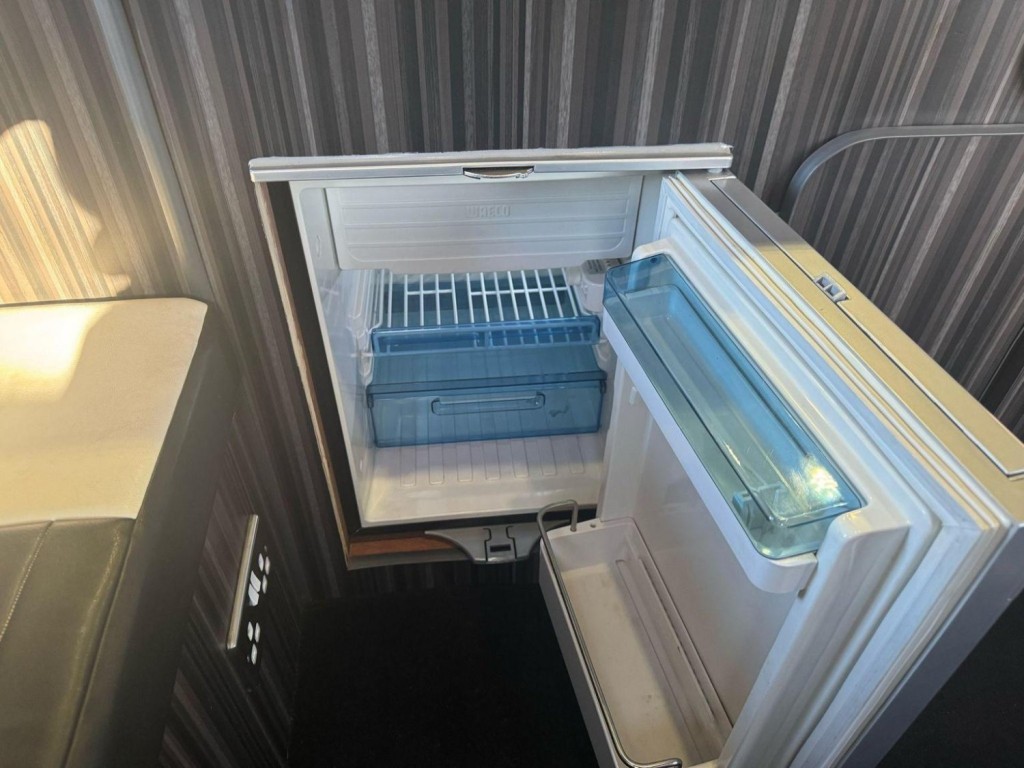 VOLKSWAGEN CAMPERVAN