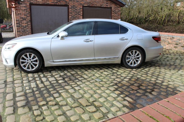 LEXUS LS 4.6 460 V8 Luxury Auto Euro 5 4dr