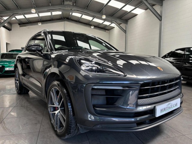 PORSCHE MACAN