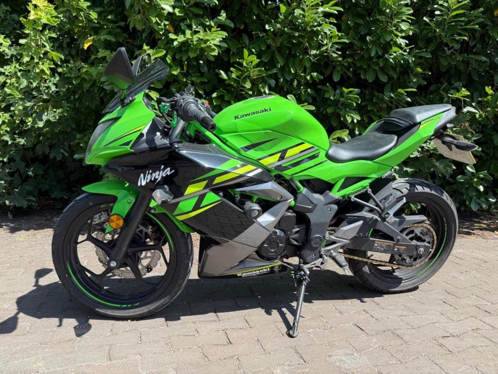 KAWASAKI Ninja 125