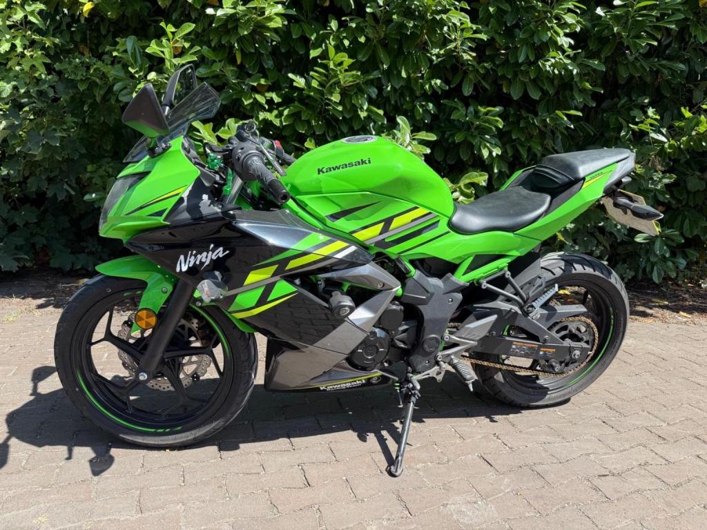 KAWASAKI Ninja 125