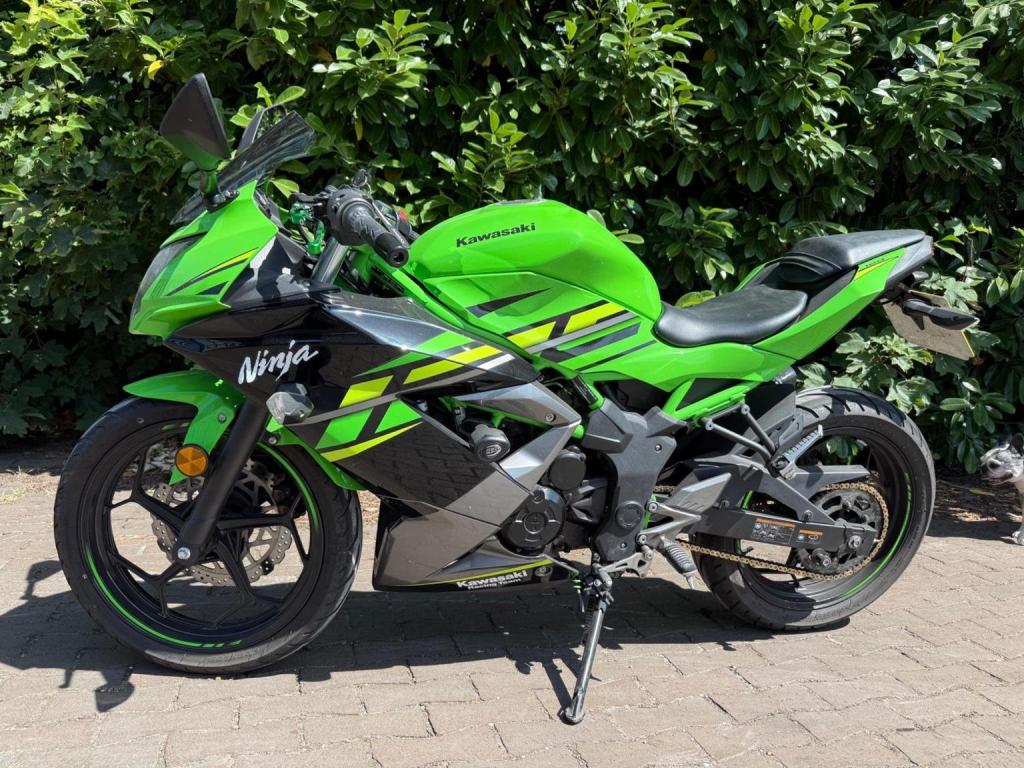 KAWASAKI Ninja 125