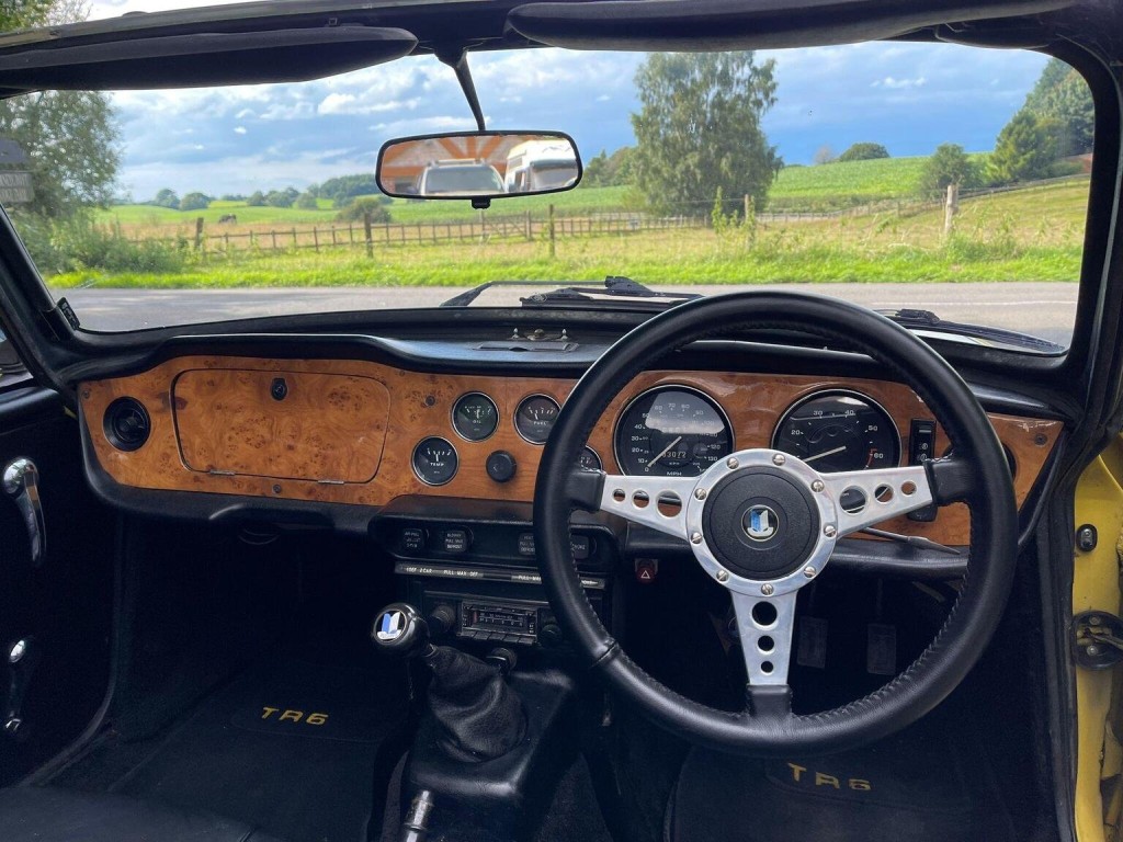 TRIUMPH TR6