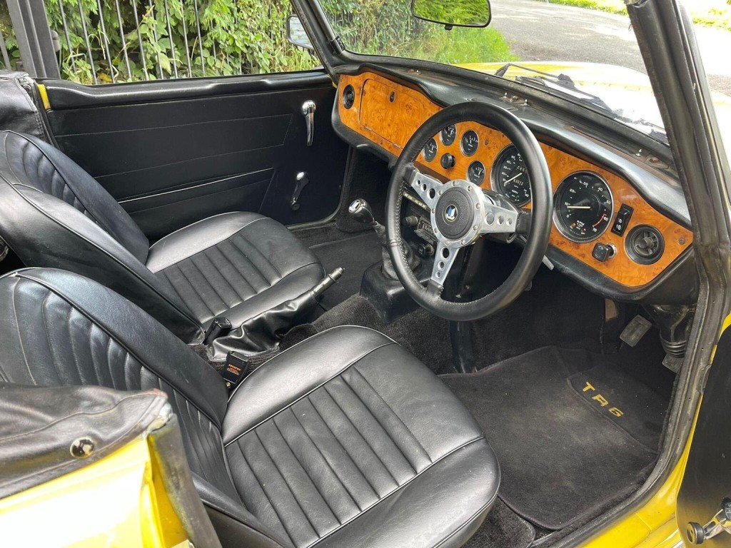 TRIUMPH TR6