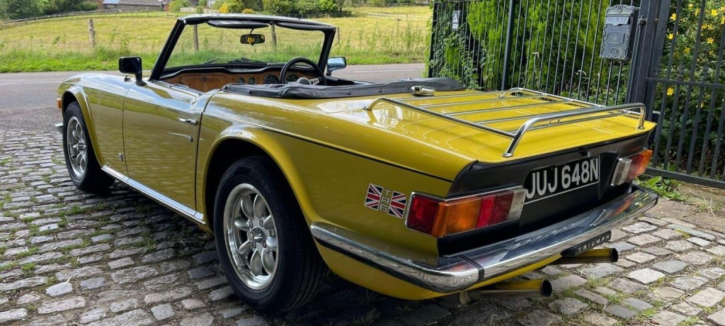 TRIUMPH TR6