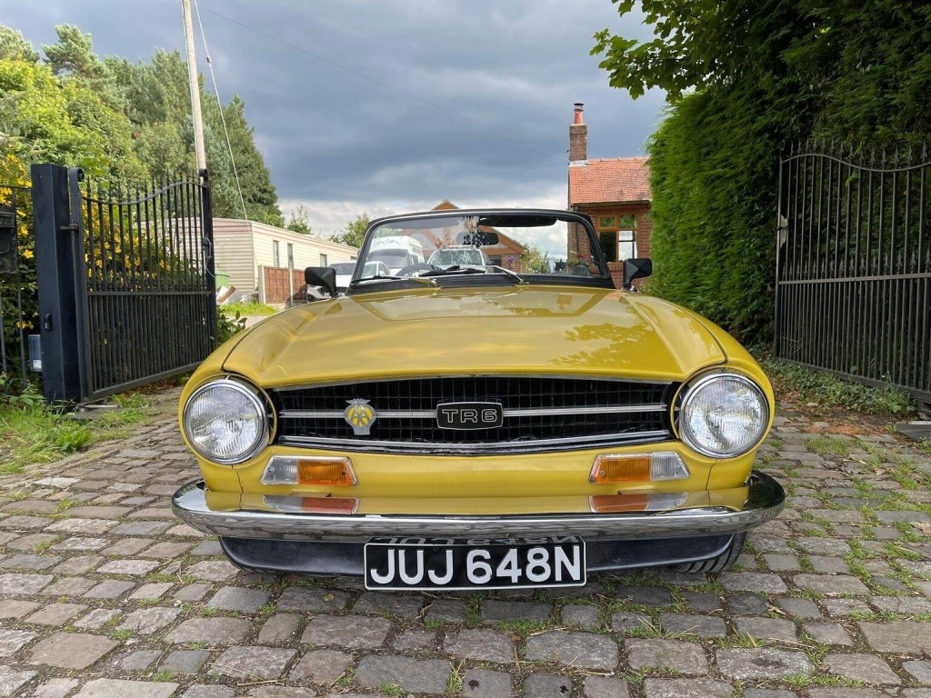TRIUMPH TR6