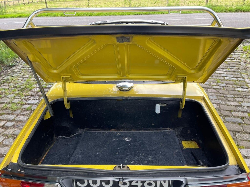 TRIUMPH TR6