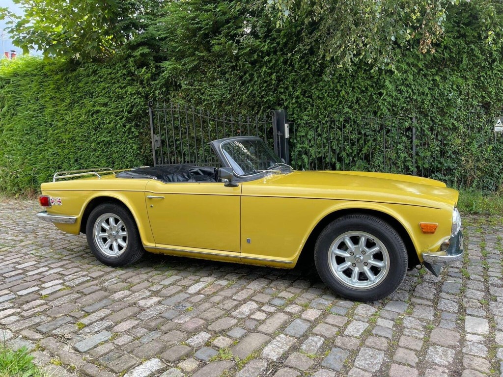 TRIUMPH TR6