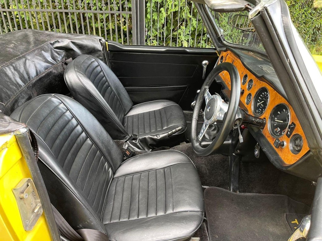 TRIUMPH TR6
