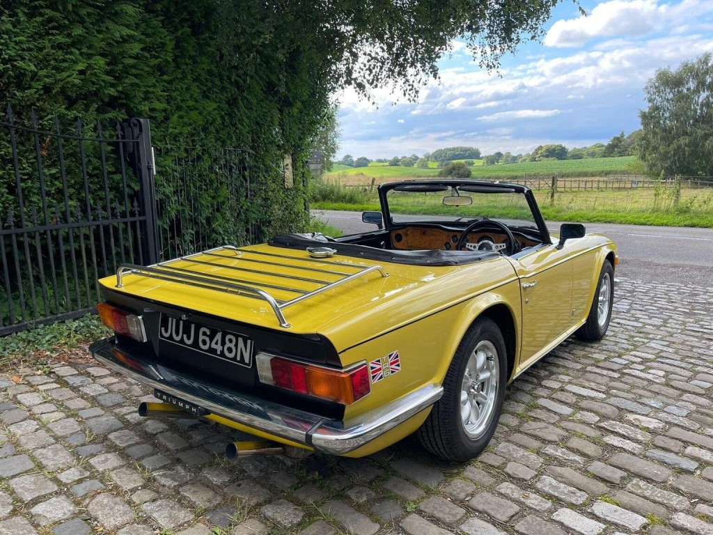 TRIUMPH TR6