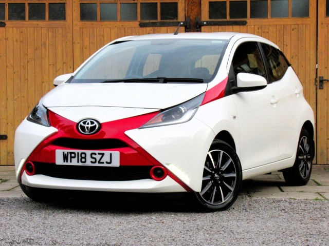 TOYOTA AYGO 1.0 VVT-i x-play x-shift Euro 6 5dr
