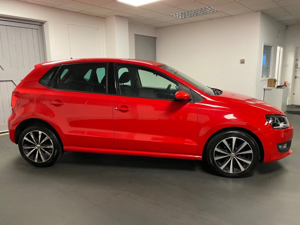 VOLKSWAGEN POLO