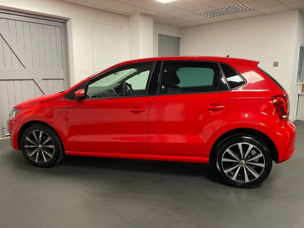 VOLKSWAGEN POLO