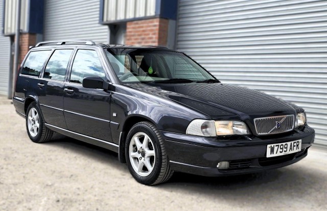 VOLVO V70 2.4 Classic 5dr